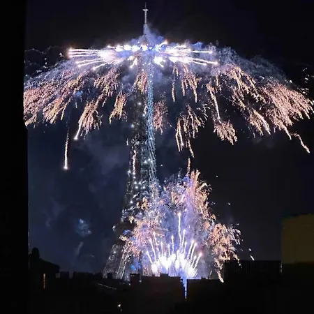 Apartament Avec Terrasse Vue Tour Eiffel ! Paryż